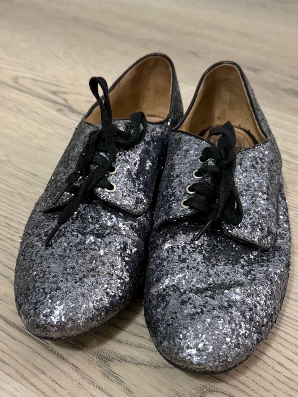 Pour La Victoire Beige Gray Glitter Oxford Lace Up Flats Size 8.5 WORN ONCE